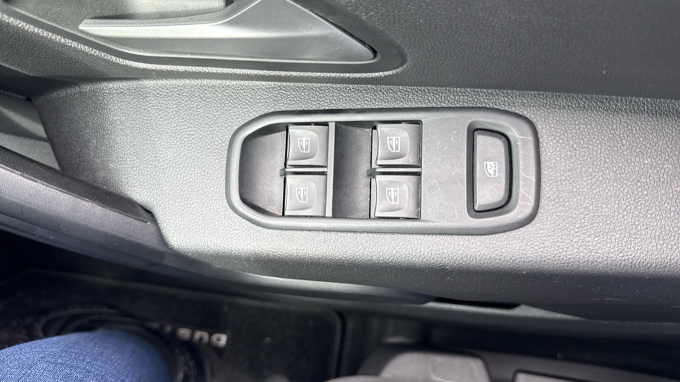 Dacia Duster 1.0 TCe 90 Expression 5dr Petrol Estate - Image 30