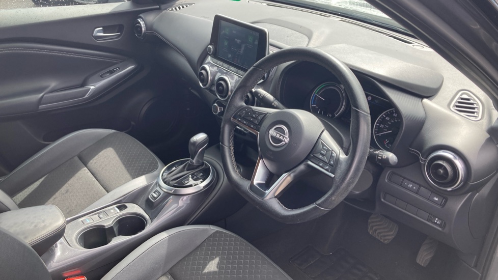 Nissan Juke 1.6 Hybrid N-Connecta 5dr Auto Hybrid Hatchback - Image 11