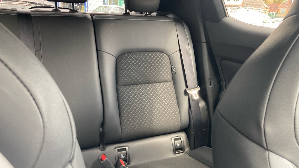 Nissan Juke 1.6 Hybrid N-Connecta 5dr Auto Hybrid Hatchback - Image 15