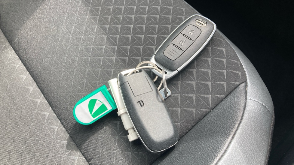 Nissan Juke 1.6 Hybrid N-Connecta 5dr Auto Hybrid Hatchback - Image 19