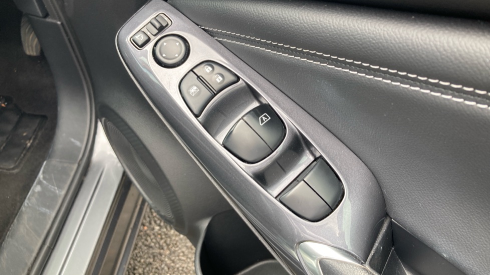 Nissan Juke 1.6 Hybrid N-Connecta 5dr Auto Hybrid Hatchback - Image 33