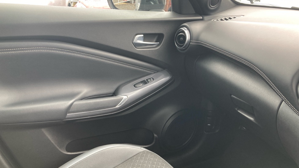 Nissan Juke 1.6 Hybrid N-Connecta 5dr Auto Hybrid Hatchback - Image 43