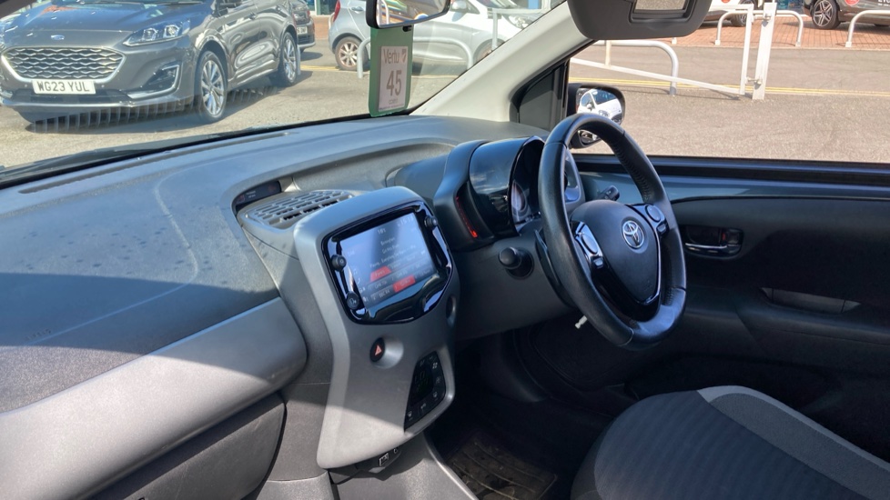 Toyota Aygo 1.0 VVT-i X-Trend 5dr x-shift Petrol Hatchback - Image 9