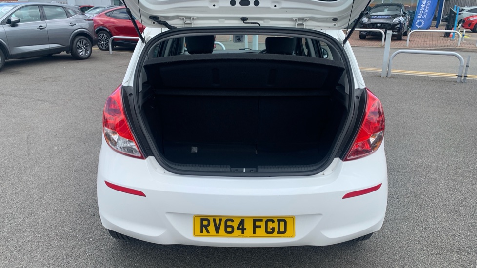 Hyundai i20 1.2 Classic 5dr Petrol Hatchback - Image 4
