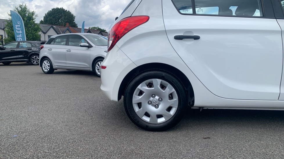 Hyundai i20 1.2 Classic 5dr Petrol Hatchback - Image 7