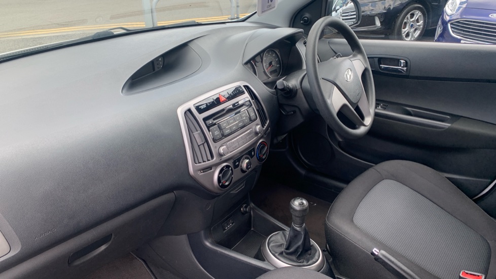 Hyundai i20 1.2 Classic 5dr Petrol Hatchback - Image 9