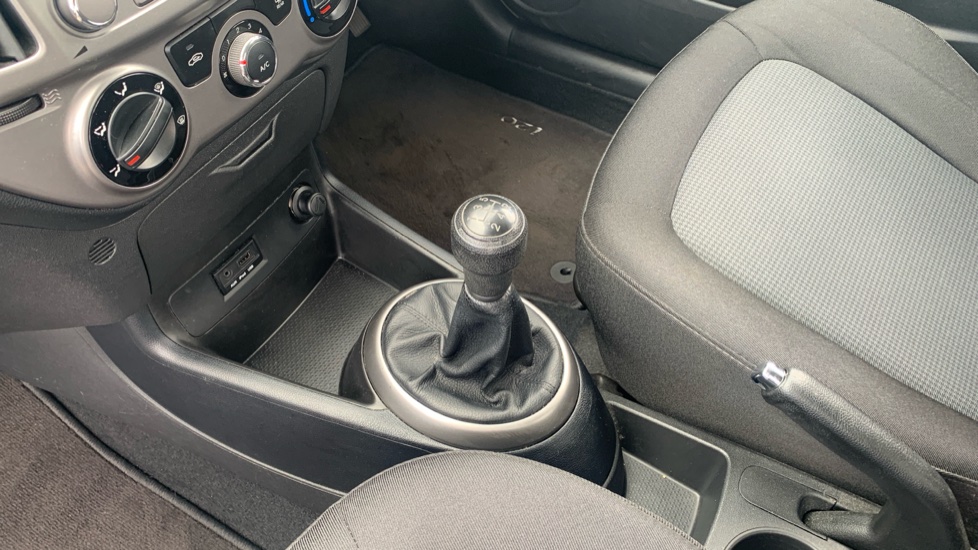 Hyundai i20 1.2 Classic 5dr Petrol Hatchback - Image 13