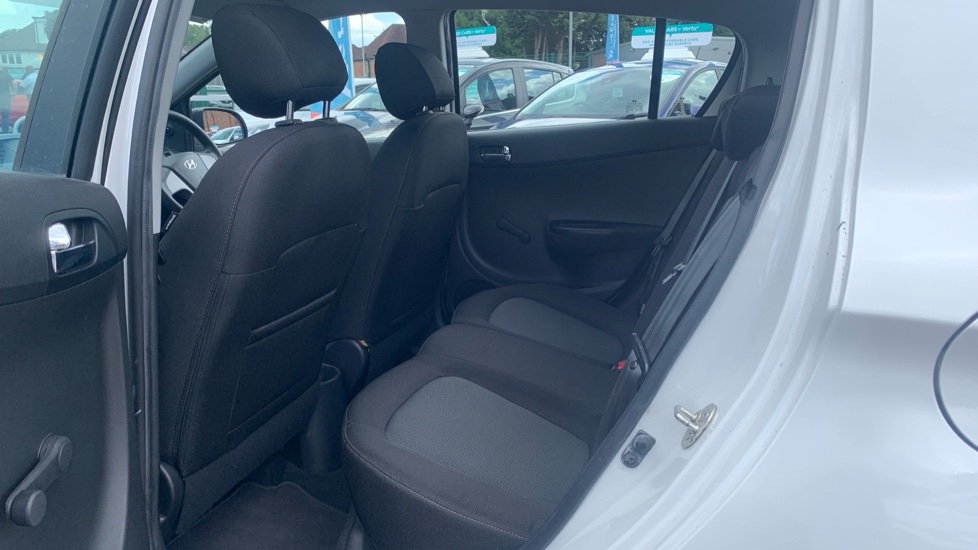 Hyundai i20 1.2 Classic 5dr Petrol Hatchback - Image 16