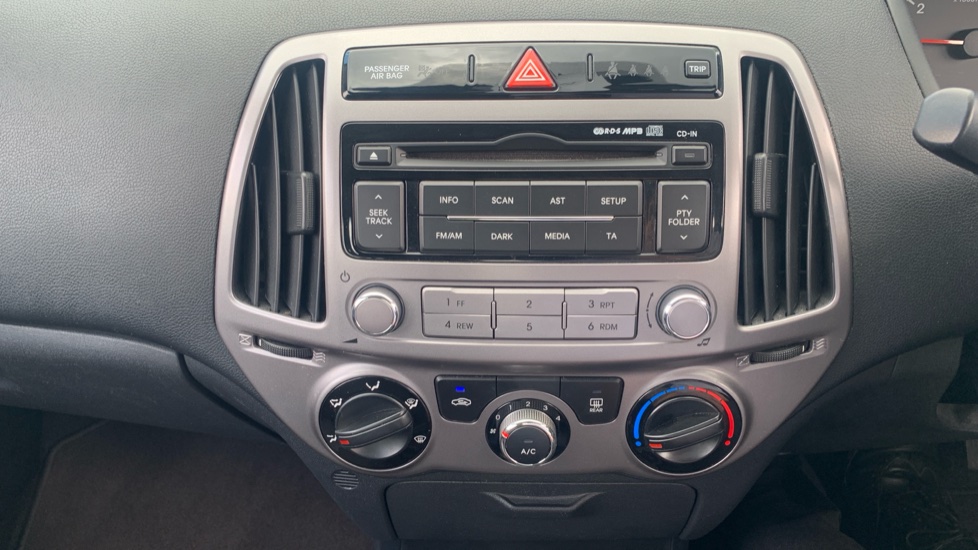 Hyundai i20 1.2 Classic 5dr Petrol Hatchback - Image 25