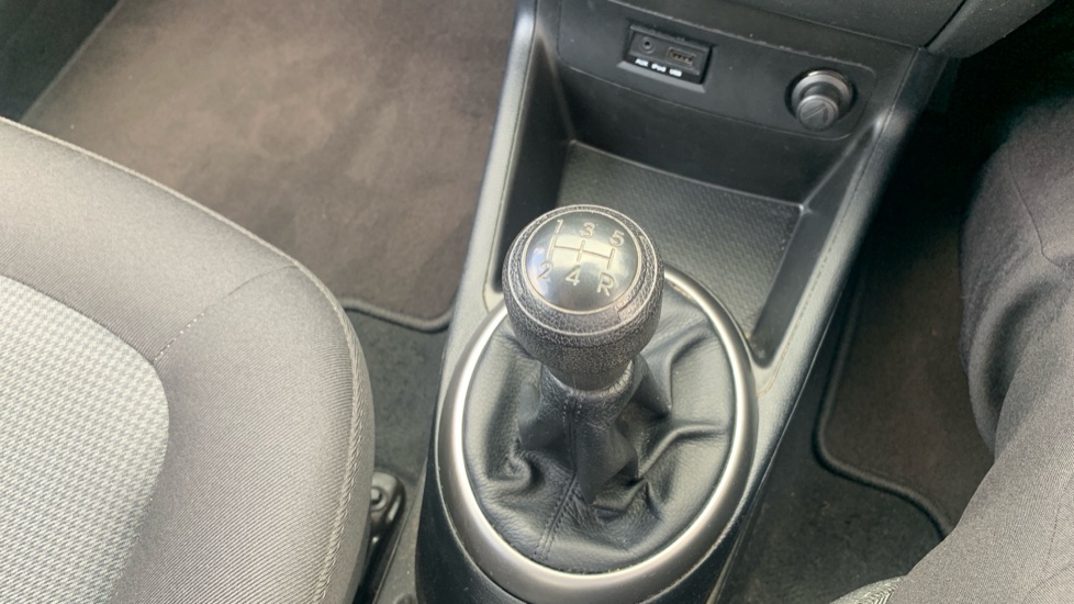 Hyundai i20 1.2 Classic 5dr Petrol Hatchback - Image 28