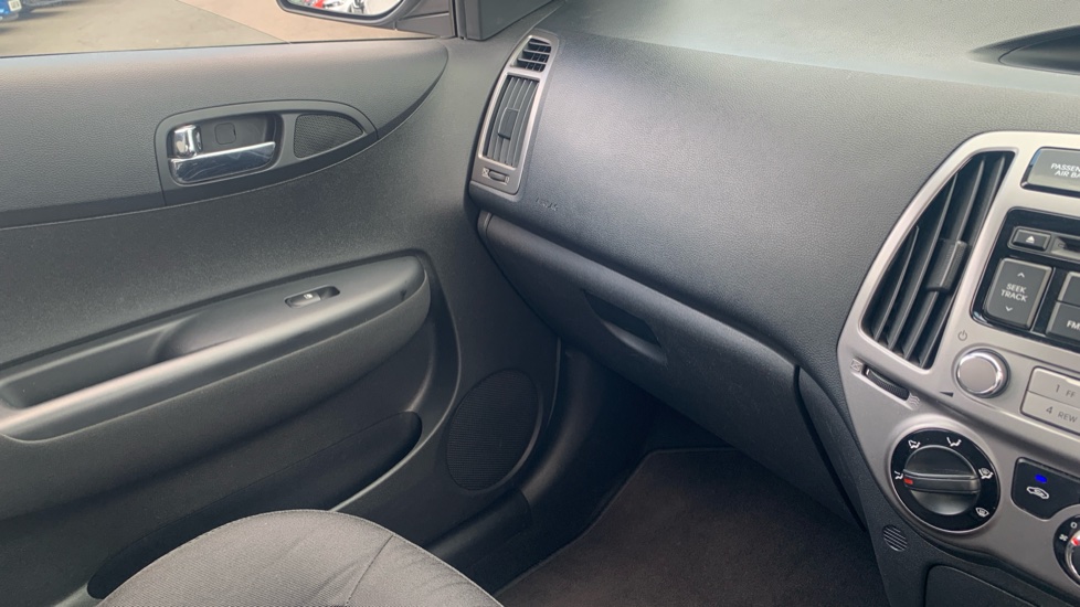 Hyundai i20 1.2 Classic 5dr Petrol Hatchback - Image 30