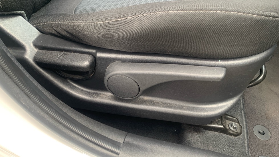Hyundai i20 1.2 Classic 5dr Petrol Hatchback - Image 33