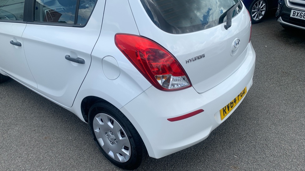 Hyundai i20 1.2 Classic 5dr Petrol Hatchback - Image 39