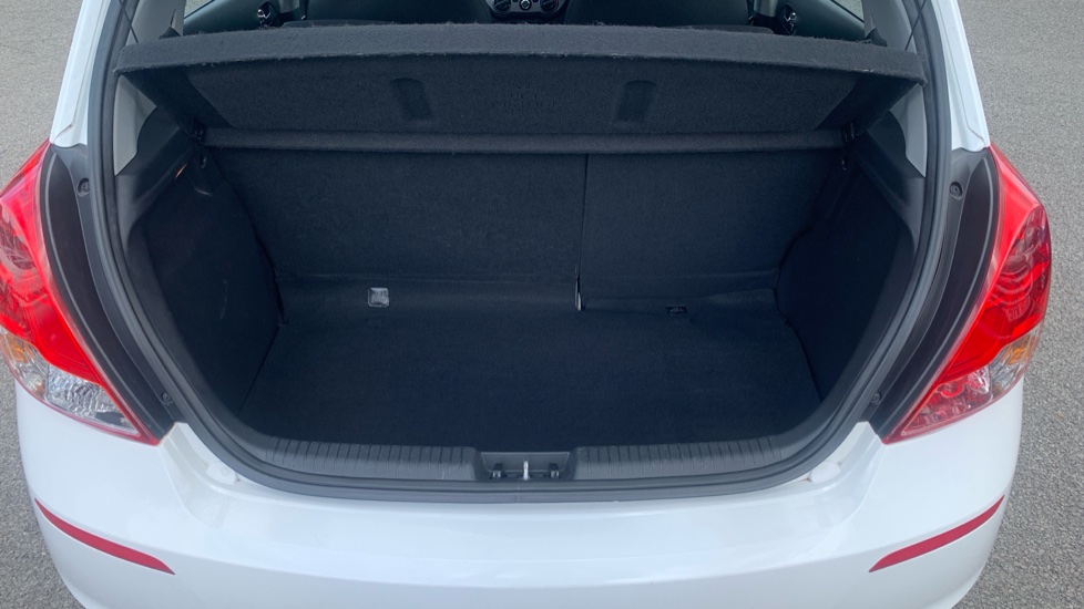 Hyundai i20 1.2 Classic 5dr Petrol Hatchback - Image 41