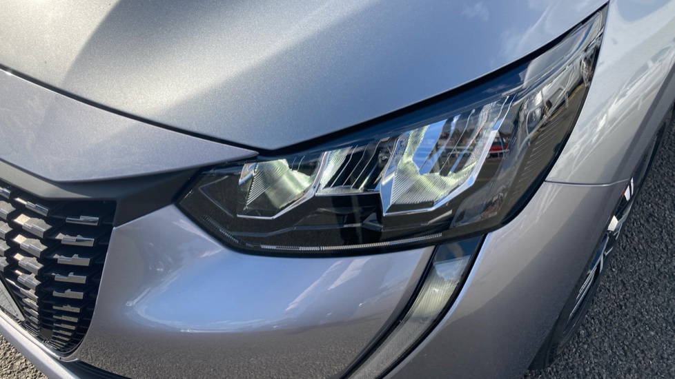 Peugeot 208 1.2 PureTech 100 Allure Premium + 5dr EAT8 Petrol Hatchback - Image 23