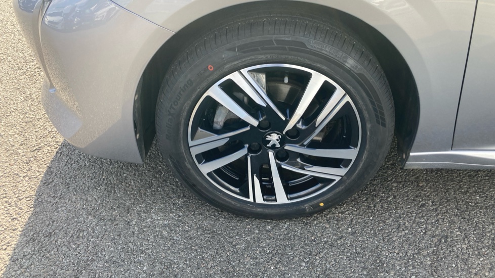 Peugeot 208 1.2 PureTech 100 Allure Premium + 5dr EAT8 Petrol Hatchback - Image 24
