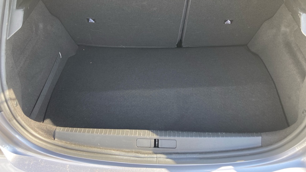 Peugeot 208 1.2 PureTech 100 Allure Premium + 5dr EAT8 Petrol Hatchback - Image 29