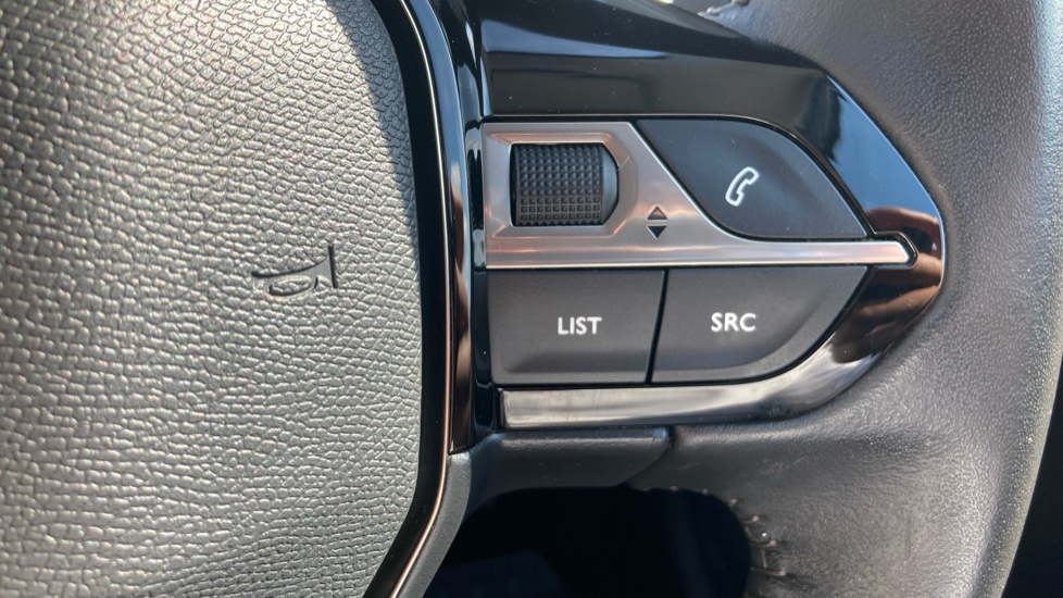Peugeot 208 1.2 PureTech 100 Allure Premium + 5dr EAT8 Petrol Hatchback - Image 31