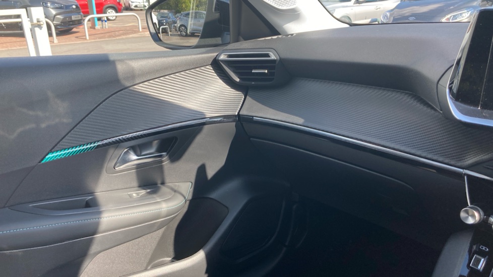 Peugeot 208 1.2 PureTech 100 Allure Premium + 5dr EAT8 Petrol Hatchback - Image 36