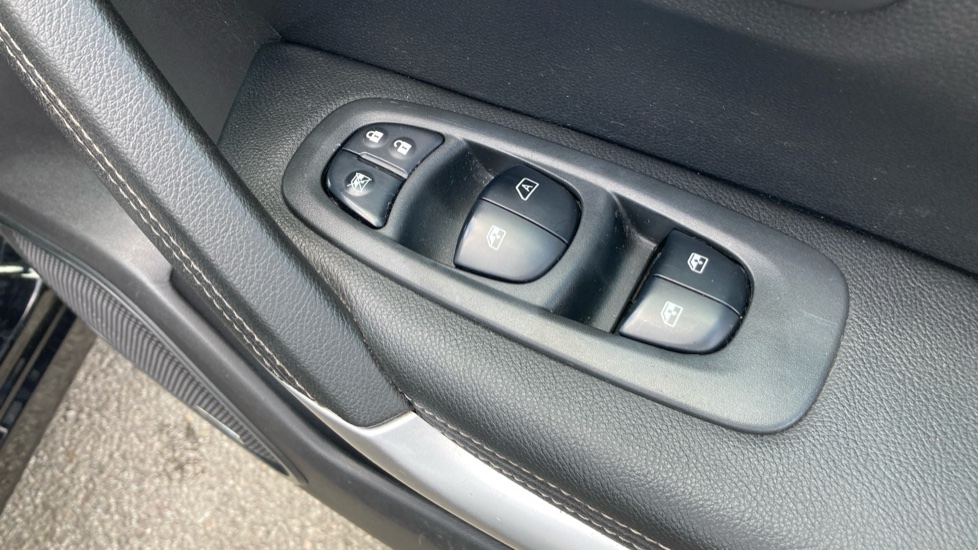 Renault Kadjar 1.2 TCE Signature Nav 5dr Petrol Hatchback - Image 29