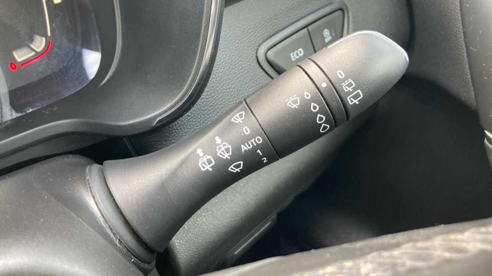 Renault Kadjar 1.2 TCE Signature Nav 5dr Petrol Hatchback - Image 31