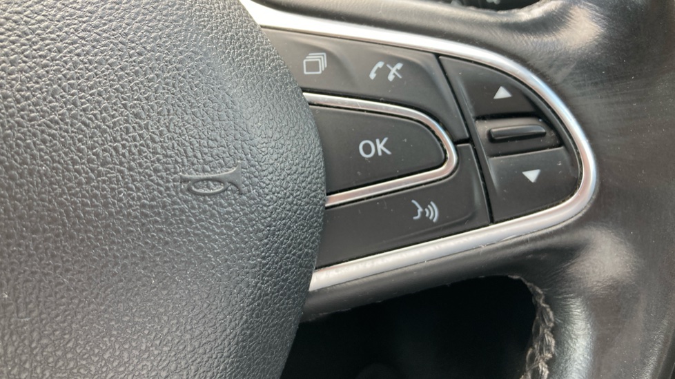 Renault Kadjar 1.2 TCE Signature Nav 5dr Petrol Hatchback - Image 33