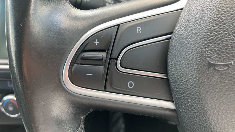 Renault Kadjar 1.2 TCE Signature Nav 5dr Petrol Hatchback - Image 34