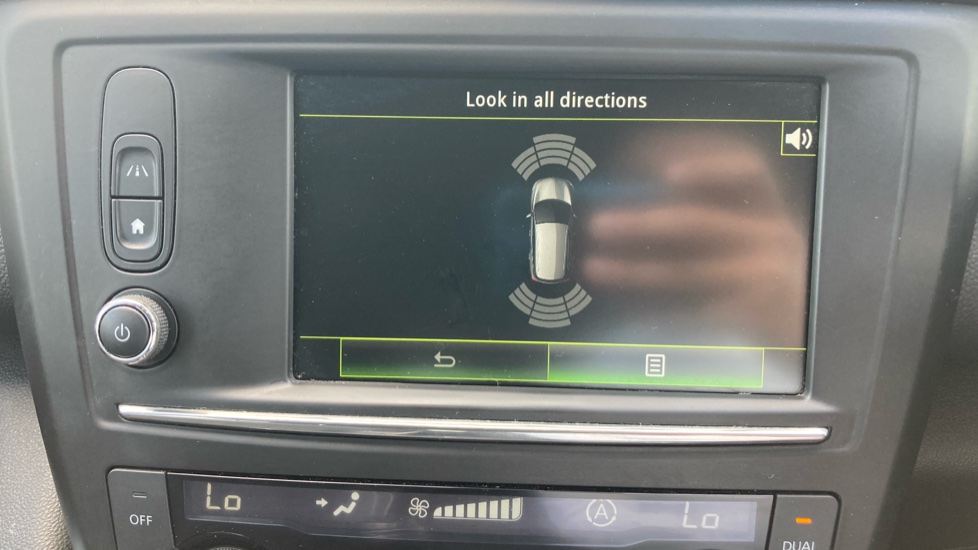 Renault Kadjar 1.2 TCE Signature Nav 5dr Petrol Hatchback - Image 35
