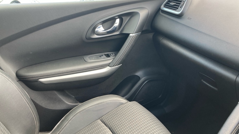 Renault Kadjar 1.2 TCE Signature Nav 5dr Petrol Hatchback - Image 38