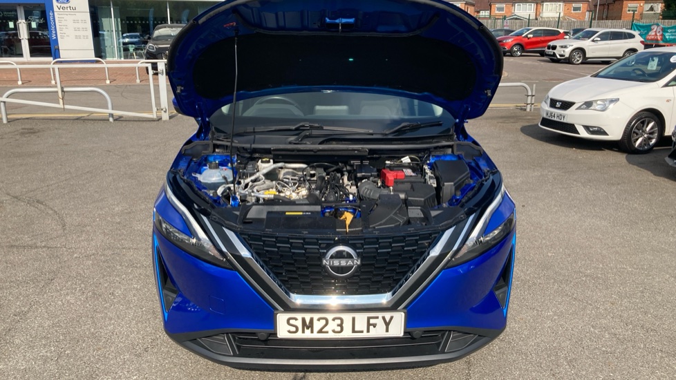 Nissan Qashqai 1.3 DiG-T MH Acenta Premium 5dr Petrol Hatchback - Image 8
