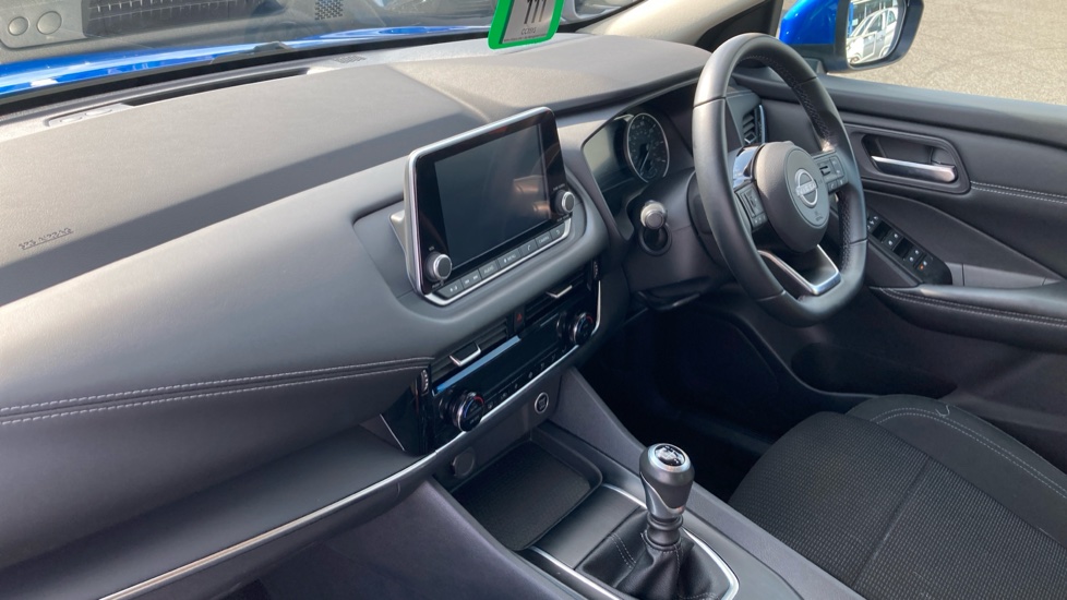 Nissan Qashqai 1.3 DiG-T MH Acenta Premium 5dr Petrol Hatchback - Image 9