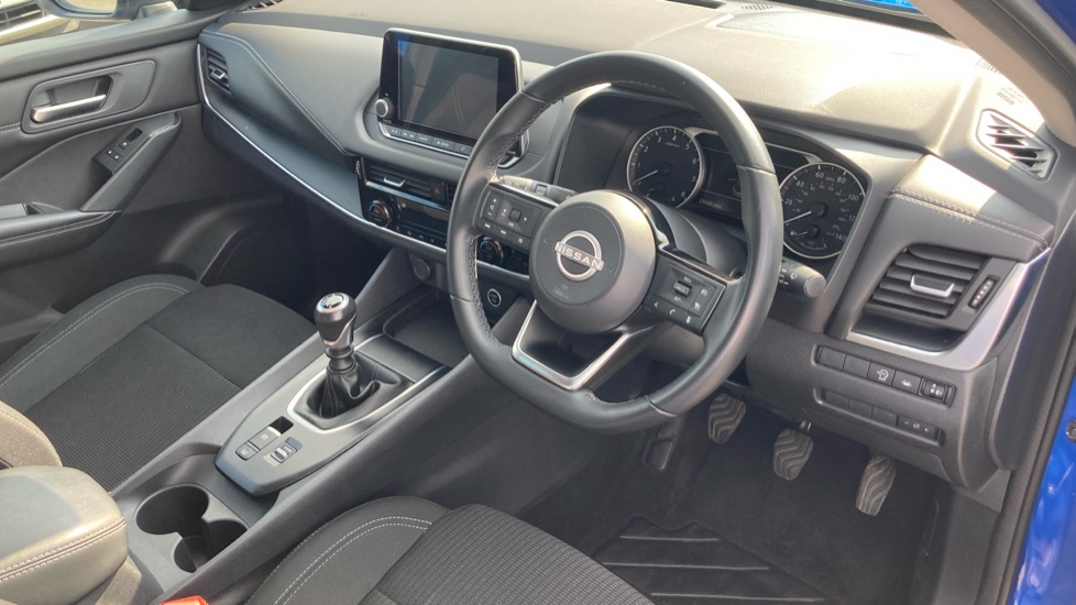 Nissan Qashqai 1.3 DiG-T MH Acenta Premium 5dr Petrol Hatchback - Image 11