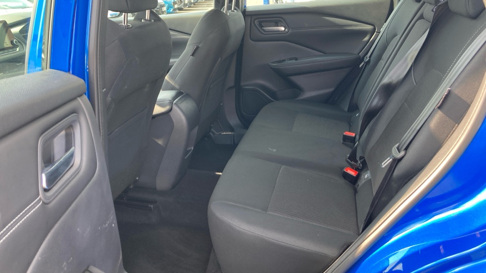 Nissan Qashqai 1.3 DiG-T MH Acenta Premium 5dr Petrol Hatchback - Image 16