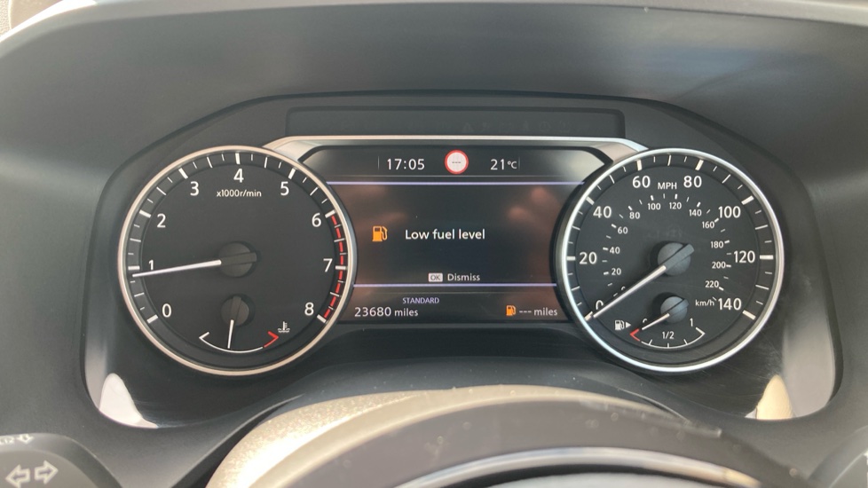 Nissan Qashqai 1.3 DiG-T MH Acenta Premium 5dr Petrol Hatchback - Image 18