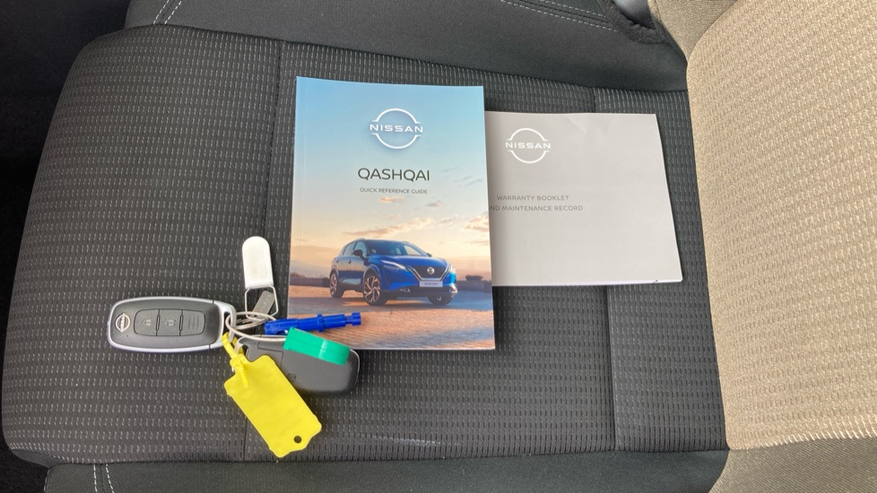 Nissan Qashqai 1.3 DiG-T MH Acenta Premium 5dr Petrol Hatchback - Image 19
