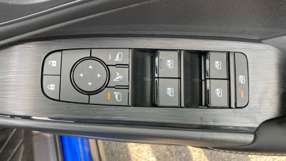 Nissan Qashqai 1.3 DiG-T MH Acenta Premium 5dr Petrol Hatchback - Image 21