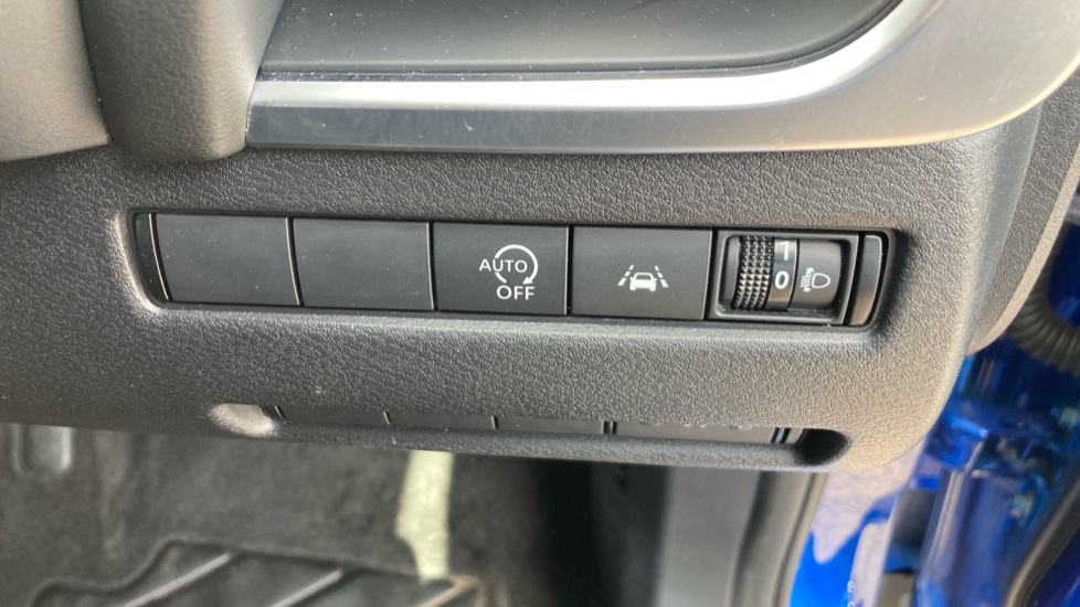 Nissan Qashqai 1.3 DiG-T MH Acenta Premium 5dr Petrol Hatchback - Image 24