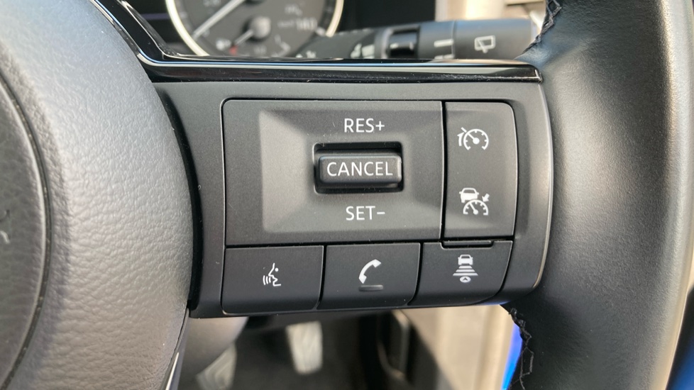 Nissan Qashqai 1.3 DiG-T MH Acenta Premium 5dr Petrol Hatchback - Image 25