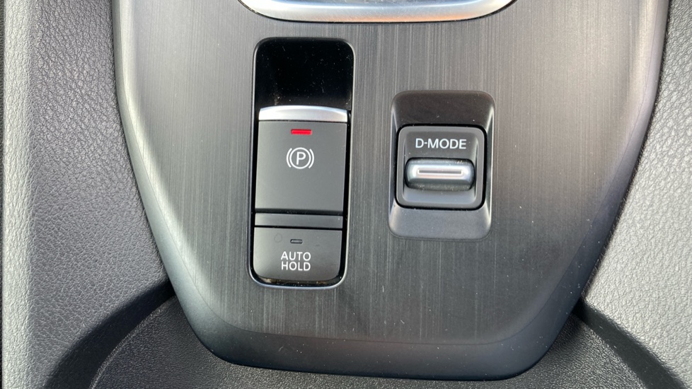 Nissan Qashqai 1.3 DiG-T MH Acenta Premium 5dr Petrol Hatchback - Image 31