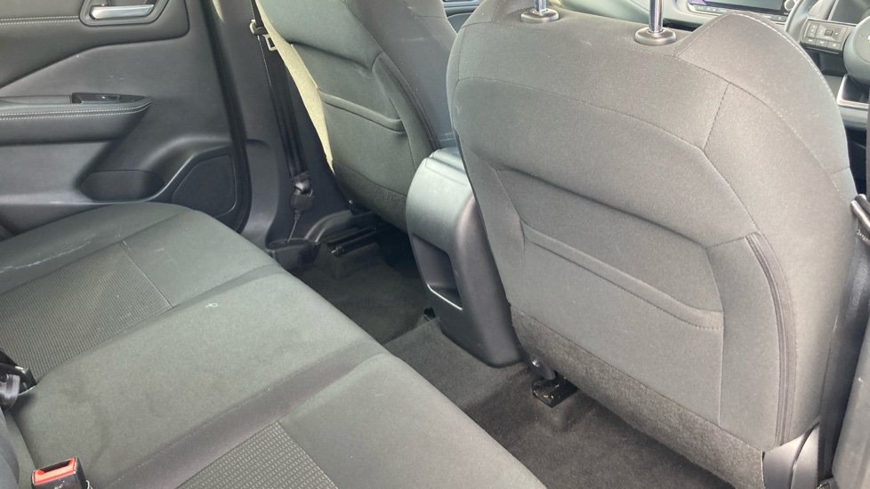 Nissan Qashqai 1.3 DiG-T MH Acenta Premium 5dr Petrol Hatchback - Image 36