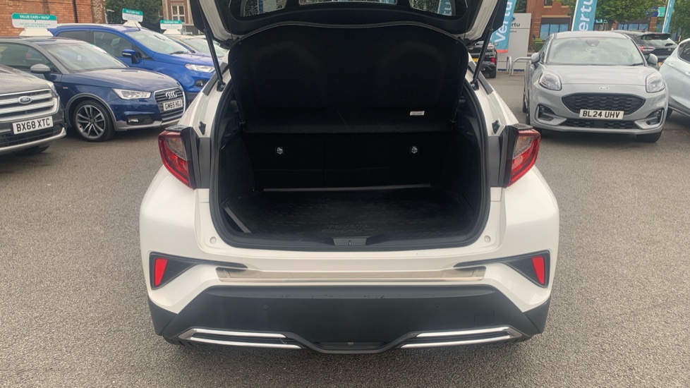 Toyota C-HR 2.0 Hybrid Design 5dr CVT Hybrid Hatchback - Image 4
