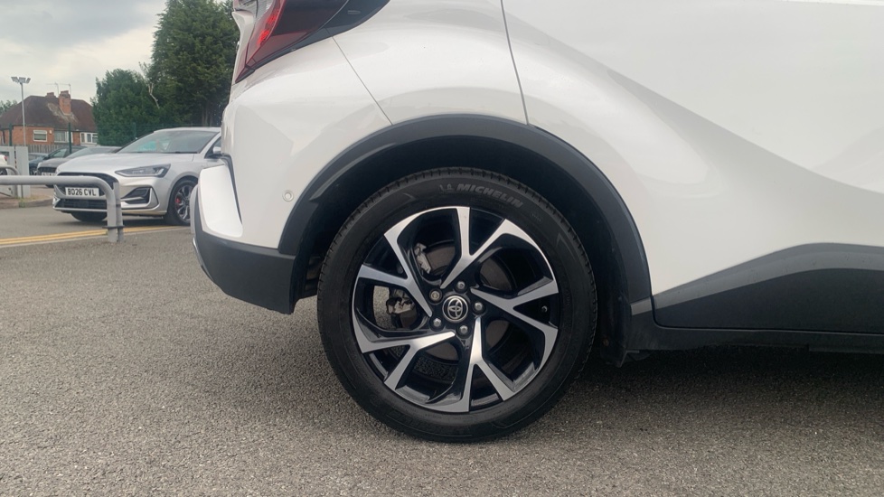 Toyota C-HR 2.0 Hybrid Design 5dr CVT Hybrid Hatchback - Image 7