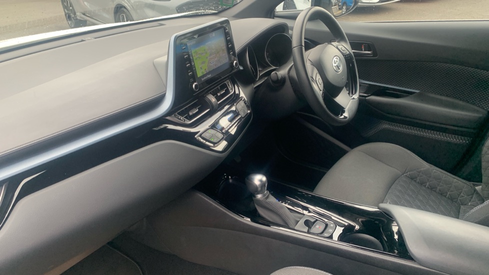 Toyota C-HR 2.0 Hybrid Design 5dr CVT Hybrid Hatchback - Image 9