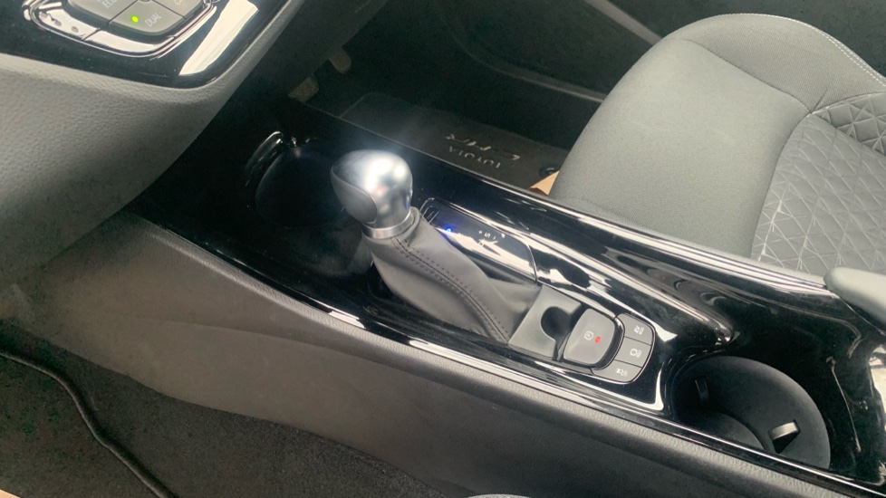 Toyota C-HR 2.0 Hybrid Design 5dr CVT Hybrid Hatchback - Image 13