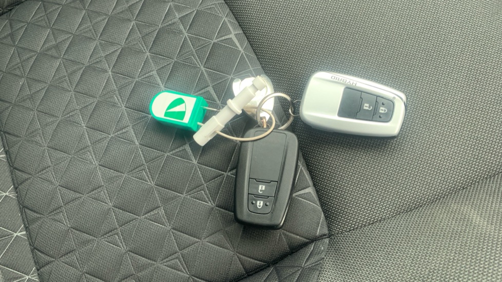 Toyota C-HR 2.0 Hybrid Design 5dr CVT Hybrid Hatchback - Image 20