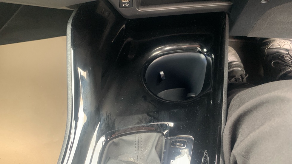 Toyota C-HR 2.0 Hybrid Design 5dr CVT Hybrid Hatchback - Image 32