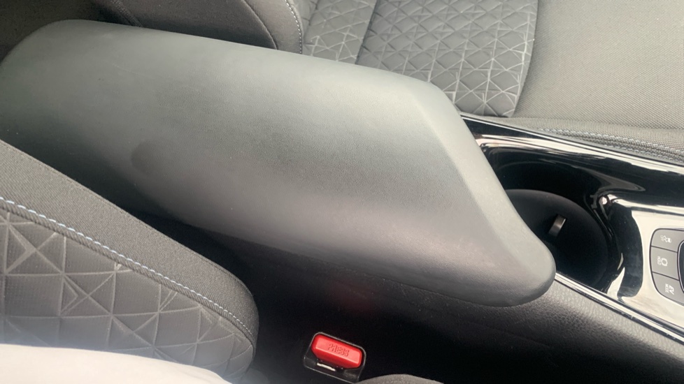 Toyota C-HR 2.0 Hybrid Design 5dr CVT Hybrid Hatchback - Image 34