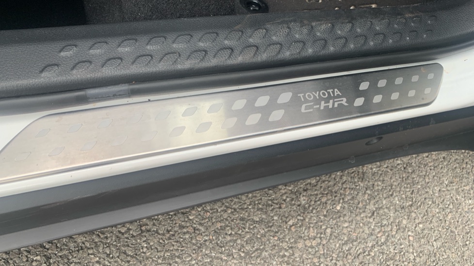 Toyota C-HR 2.0 Hybrid Design 5dr CVT Hybrid Hatchback - Image 38