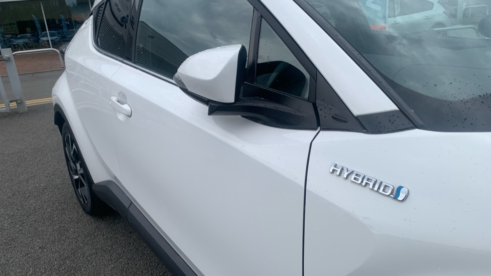 Toyota C-HR 2.0 Hybrid Design 5dr CVT Hybrid Hatchback - Image 39