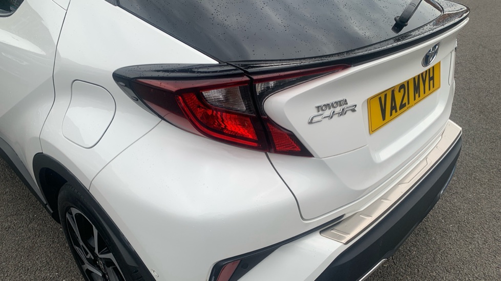 Toyota C-HR 2.0 Hybrid Design 5dr CVT Hybrid Hatchback - Image 45